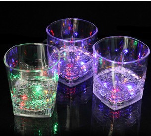 发光啤酒杯，可乐发光杯，骷髅发光杯