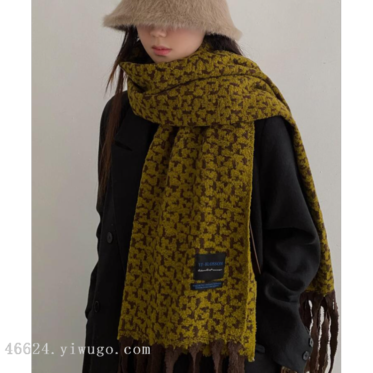 New cross-border wholesale e-commerce supply of retro checkered imitation cashmere scarves and leopard print scarves Application Scenario