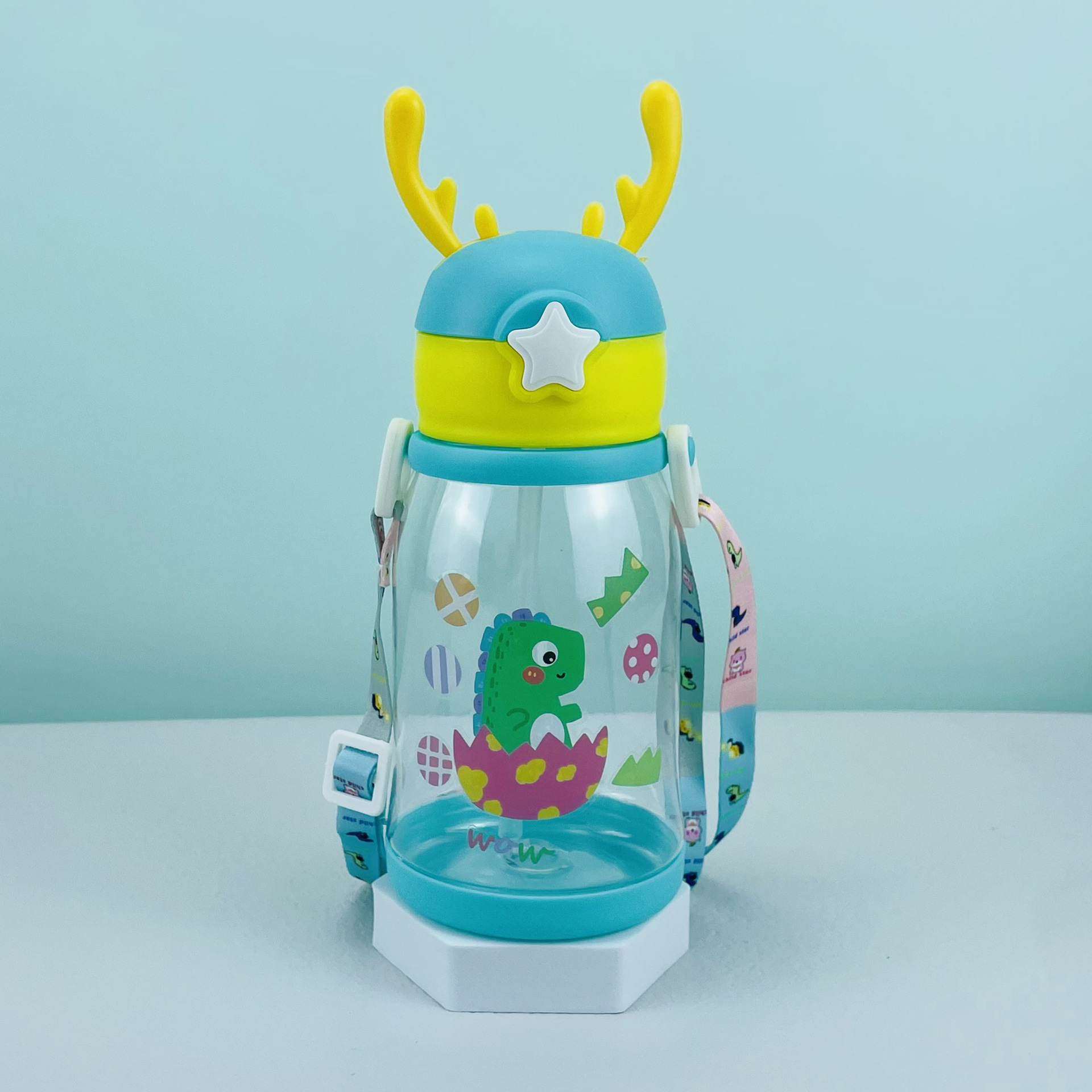 Nuevo influencer dibujos animados copa de agua portátil a prueba de caídas para niños de gran capacidad cuerno de ciervos plástico regalo de estudiante copa de pajita al por mayor Application Scenario