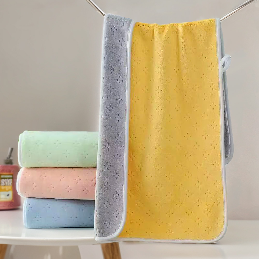 Thickened coral fleece towels, water-absorbing and color-blocking adult large towels, soft and quick-drying color-blocking gift towels, factory direct sales
