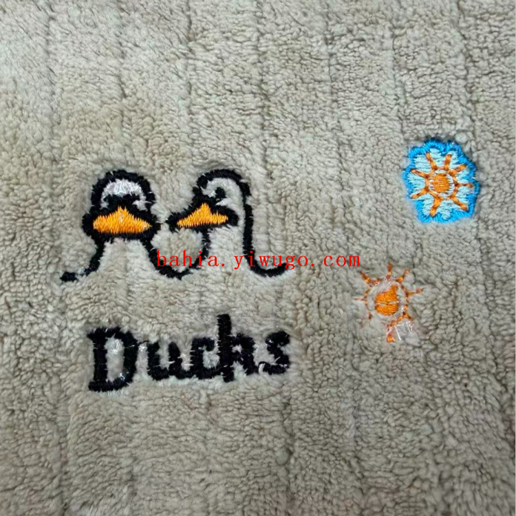 The cute duck-embroidered coral fleece small towel is soft, absorbent and can be hung for hand cleaning Application Scenario
