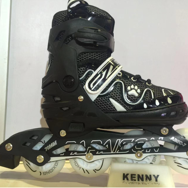 Tricolor roller skates for beginners, adult boys and girls, full flash roller skates, professional children's roller skates Item Picture