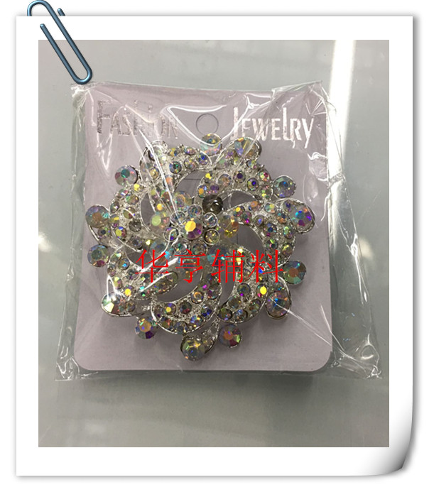 华亨五金服装辅料、沙发扣、胸花、发夹、纽扣、窗帘饰品、挂钩、挂球配件细节图