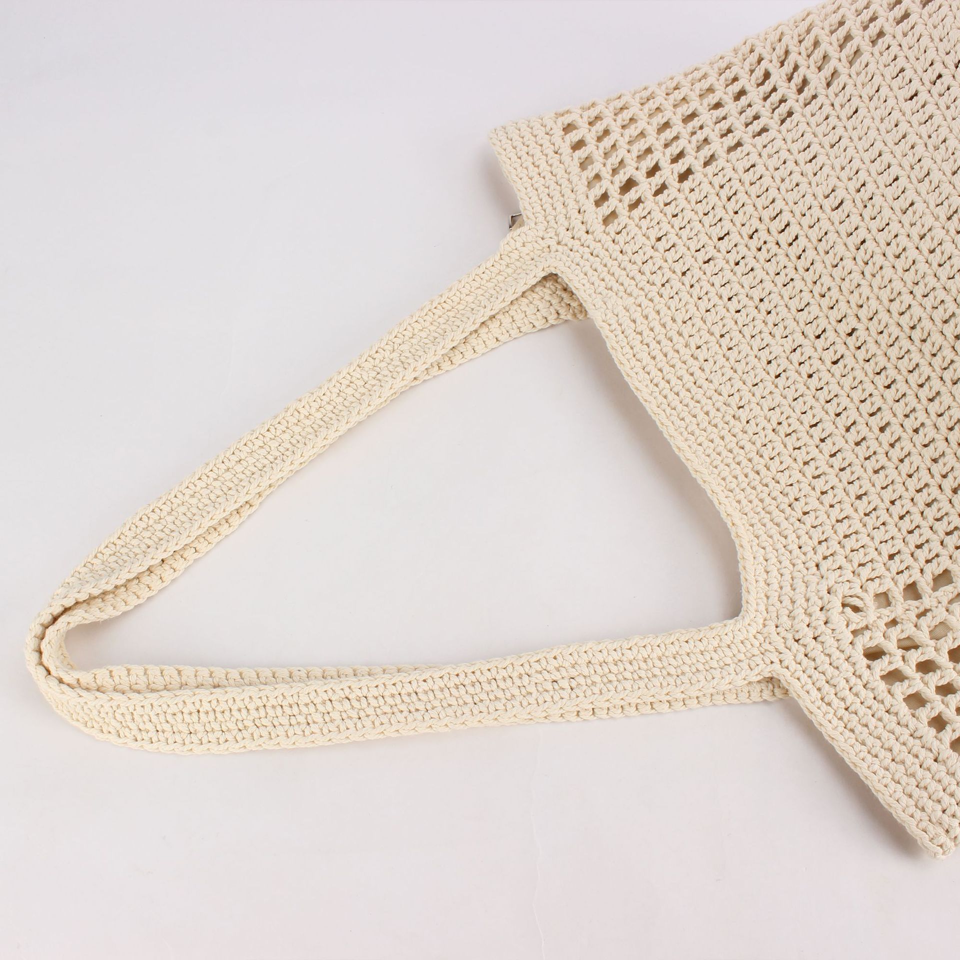 New niche forest-style woven straw bags, niche vacation hollowed-out woven bags, and country-style woven women's bags Item Picture