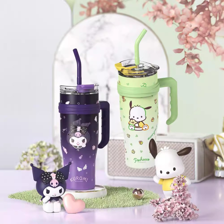 Cross-border foreign trade offers wholesale of giant Sanrio cartoon high-appearance-level car straw cups, ice cube cups, large-capacity insulated and cold-proof cups, leak-proof cups with handles, car cups, water cups, and cups for children, boys, girls, and students details Picture