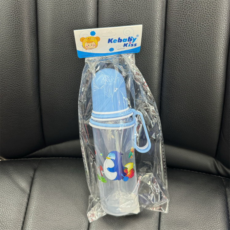 150/250ml straight pp baby bottle, food-grade plastic with handle for drinking and feeding, anti-drop baby bottle Application Scenario