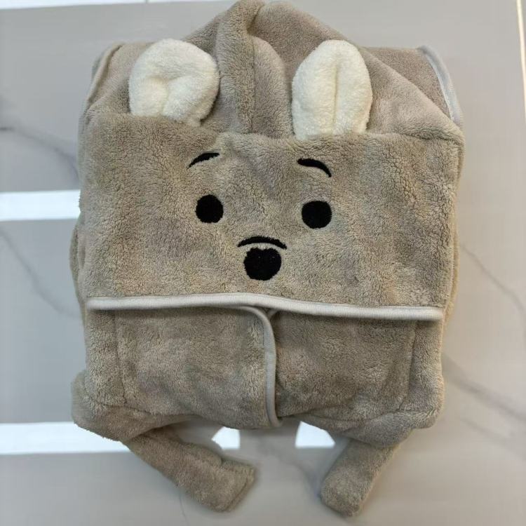 Children's autumn and winter bathrobes, warm bathrobes for children, boys and girls with buttons, cartoon bear hats Application Scenario