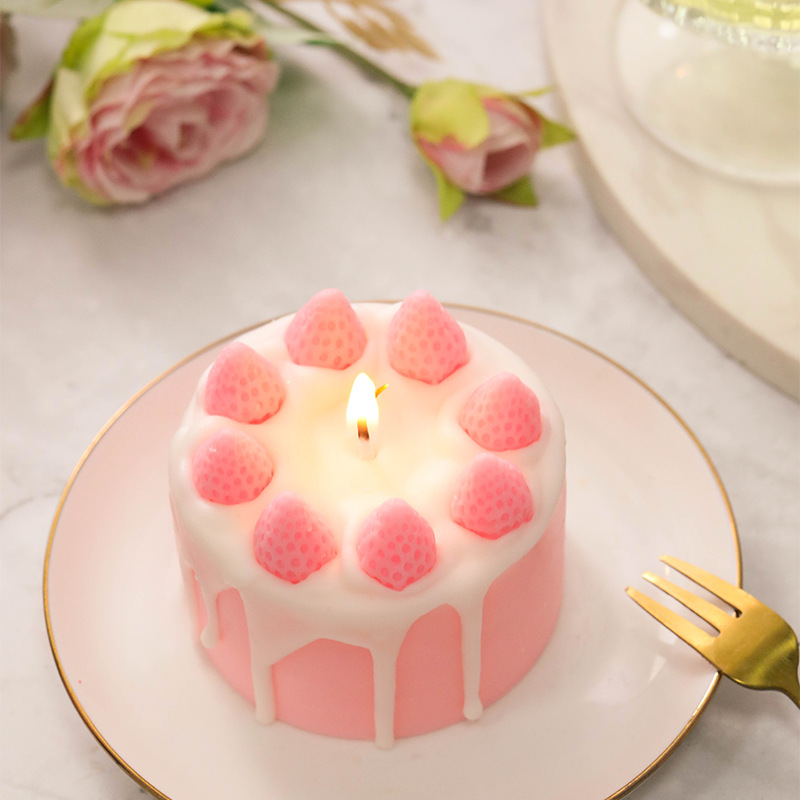 Pink strawberry cute scented candles, heartwarming birthday and graduation gifts, festival souvenirs, warm gifts for friends Specification image