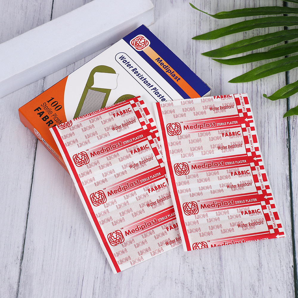 100 pieces of breathable non-woven fabric for foreign trade English band-aids, export band-aids, minor injury patches, bandage patches details Picture