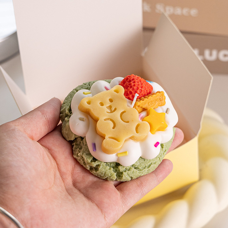 Soy wax dessert cake aromatherapy candle gift box, display piece, bear cookie, handcrafted shaped aromatherapy candle details Picture