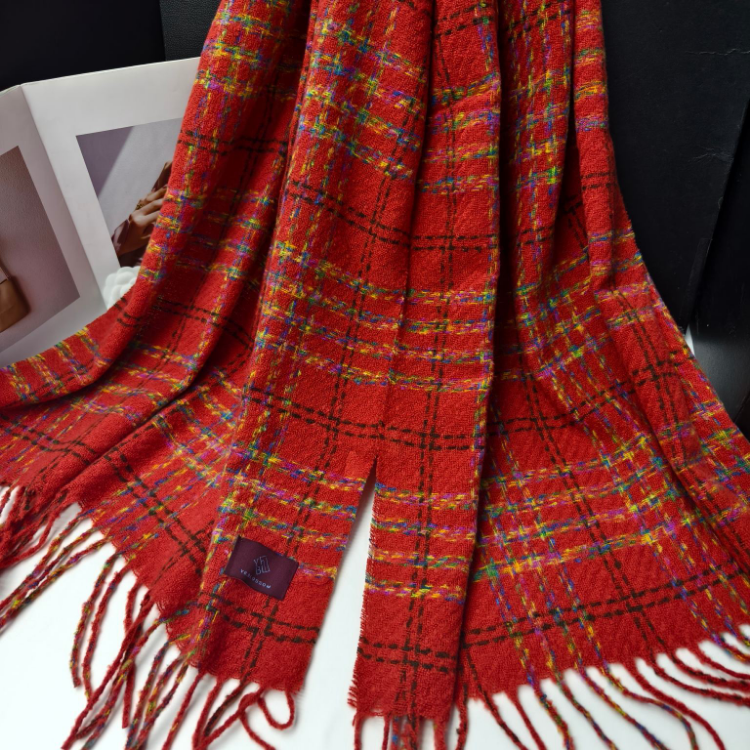 Wholesale e-commerce live-streaming supply chain for the new "Full Sky Star" four-line checkered scarf details Picture