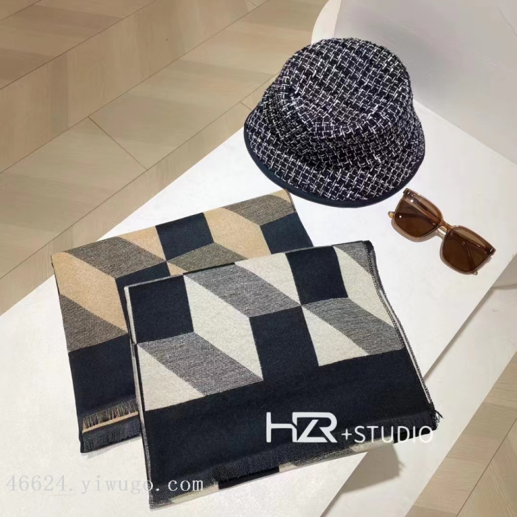 Cross-border scarf wholesale e-commerce supply 37 Fashion Jacquard series three-dimensional checkered scarves Application Scenario