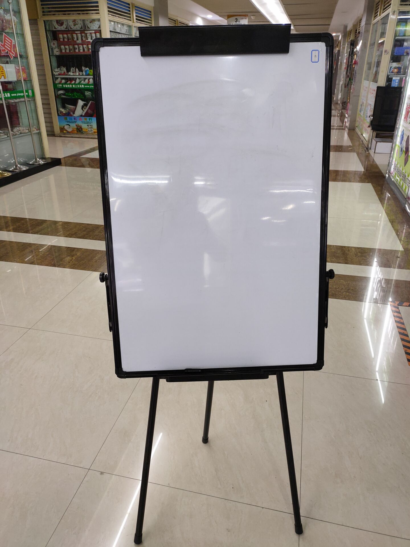 Tripod whiteboard. Writing board Drawing board Outdoor board; details Picture