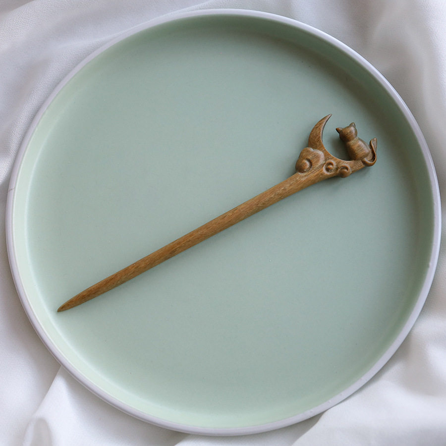Moon-gazing cat, sandalwood fox cat sitting on the moon, ancient-style hairpin, updo, classical wooden hairpin, Chinese style Specification image