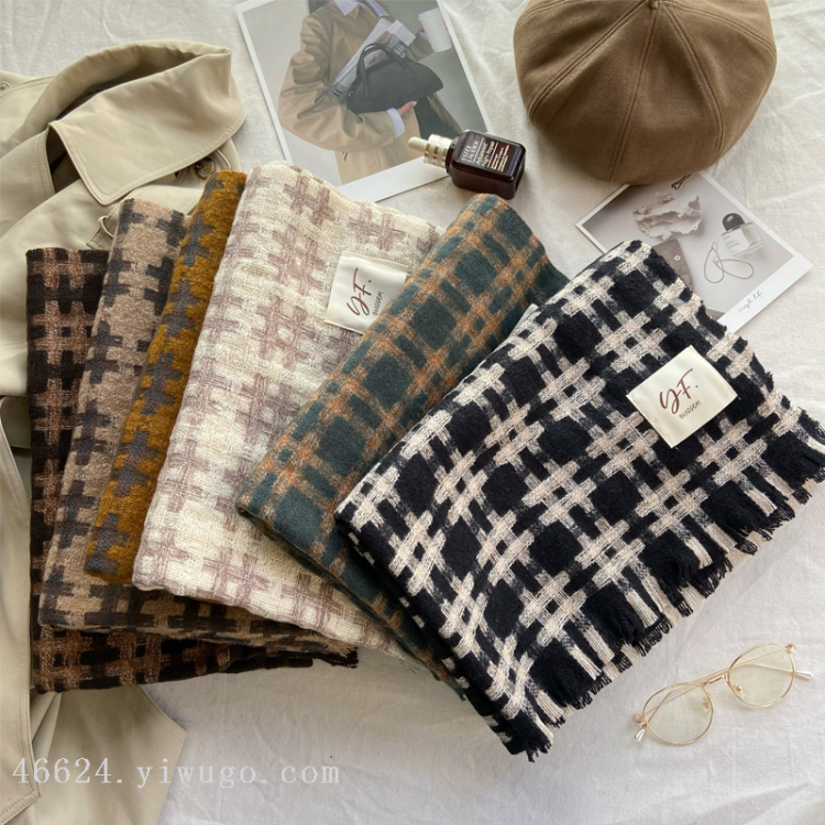 New cross-border scarves are available for live-streaming on e-commerce platforms, featuring a fashionable checkered pattern Application Scenario