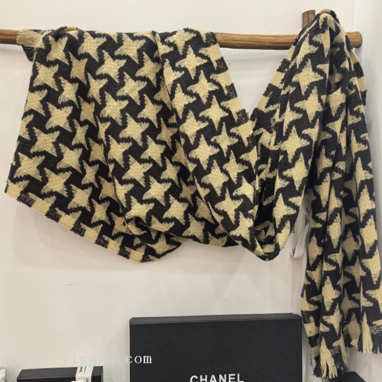 Wholesale of cross-border scarves in stock, e-commerce live streaming, supply chain, classic airplane windmill pattern, thousand bird pattern details Picture