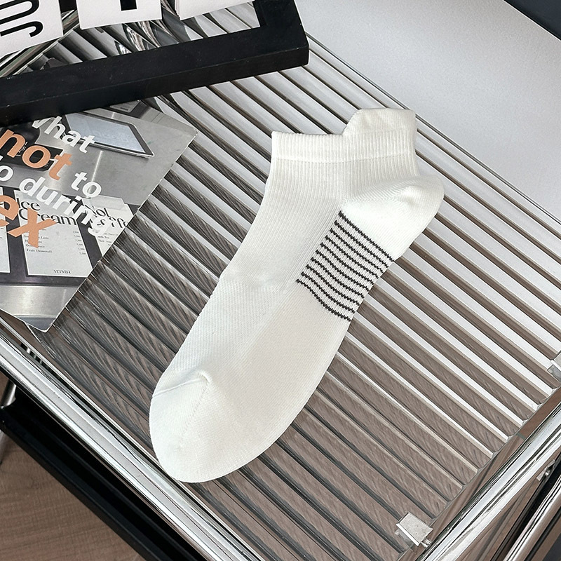 Wholesale of new Spring/Summer men's mesh thin boat socks that won't fall off and cotton sweat-absorbing and breathable sports socks Item Picture