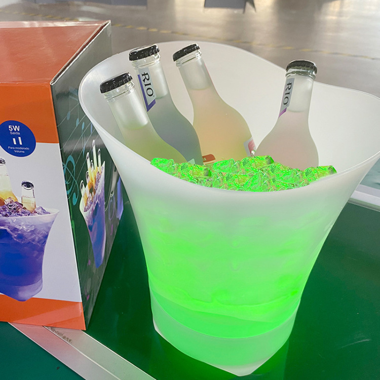 5L 7L蓝牙音乐冰桶耐摔PP塑料LED发光冰桶酒吧露营野餐啤酒冰桶白底实物图