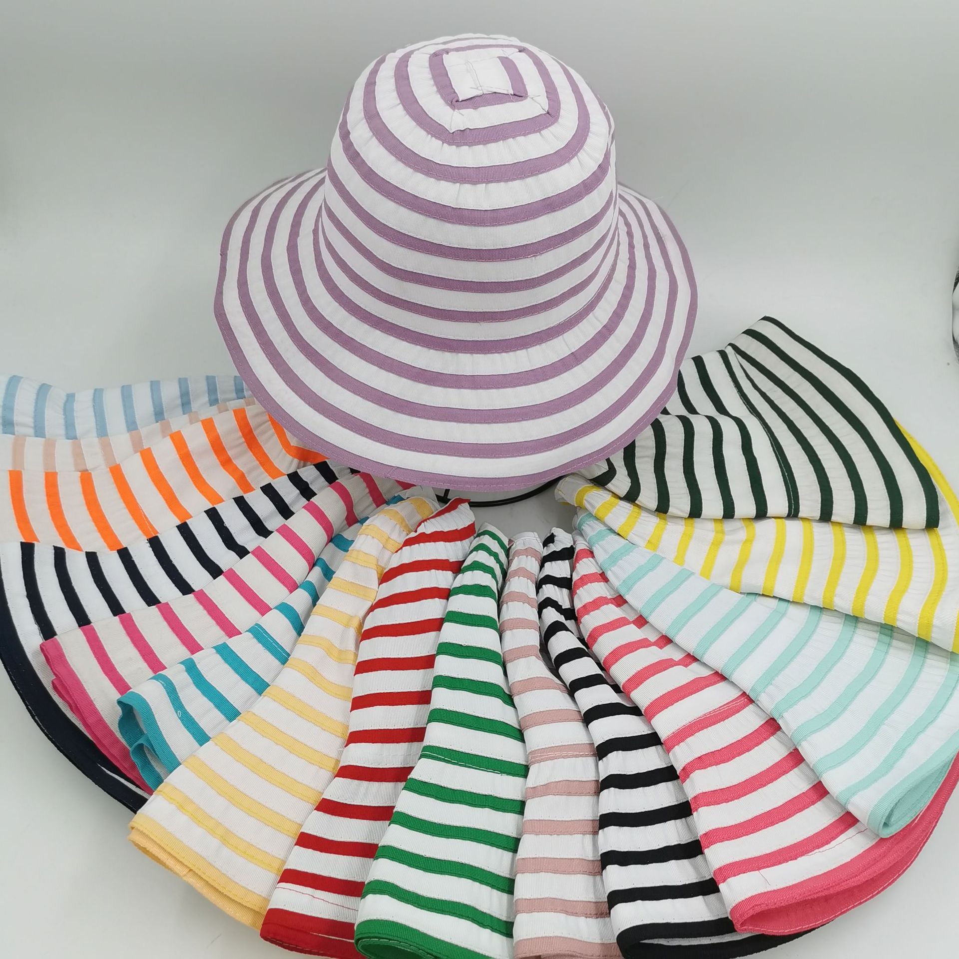 Korean hats for women, summer sun hats, women's straw hats, beach flower and grass woven sun hats Application Scenario