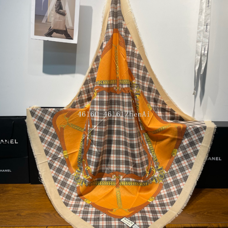 New cross-border export cash on delivery fashionable classic velvet printed square scarves, e-commerce live-streaming scarf wholesale supply chain Application Scenario