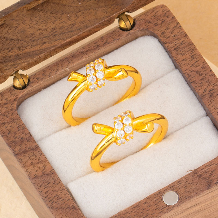 金店同款时尚简约打结戒指轻奢潮流高保色沙金镶钻缠绕扭结开口戒