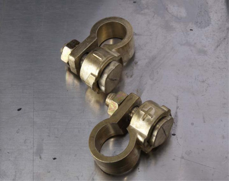 Automobile battery clips, lead clips, battery clips, battery terminals Application Scenario