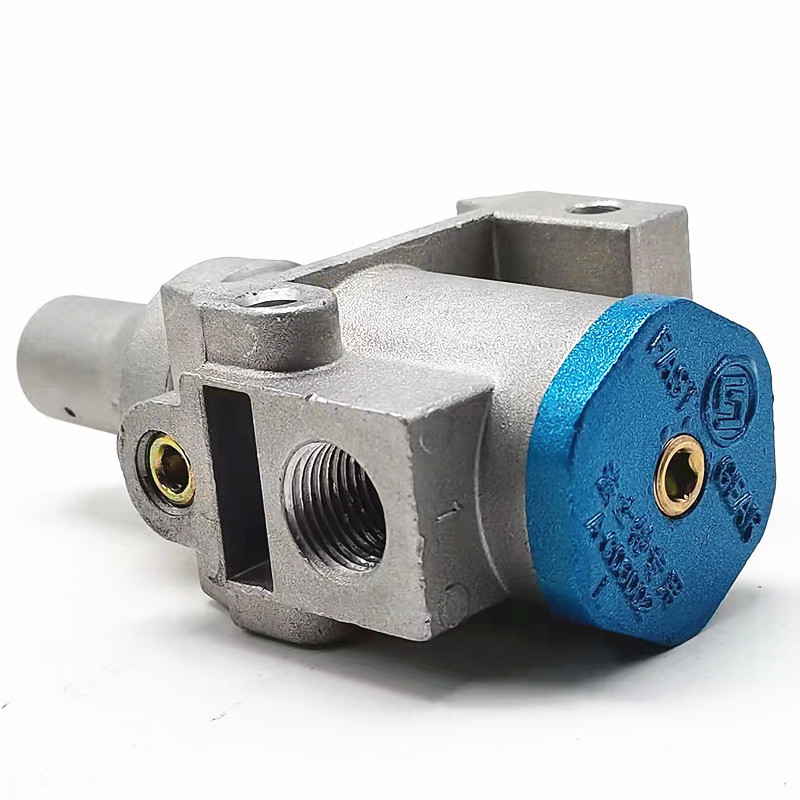 中国重汽豪沃零配件空气滤清器压力阀WG9724270002