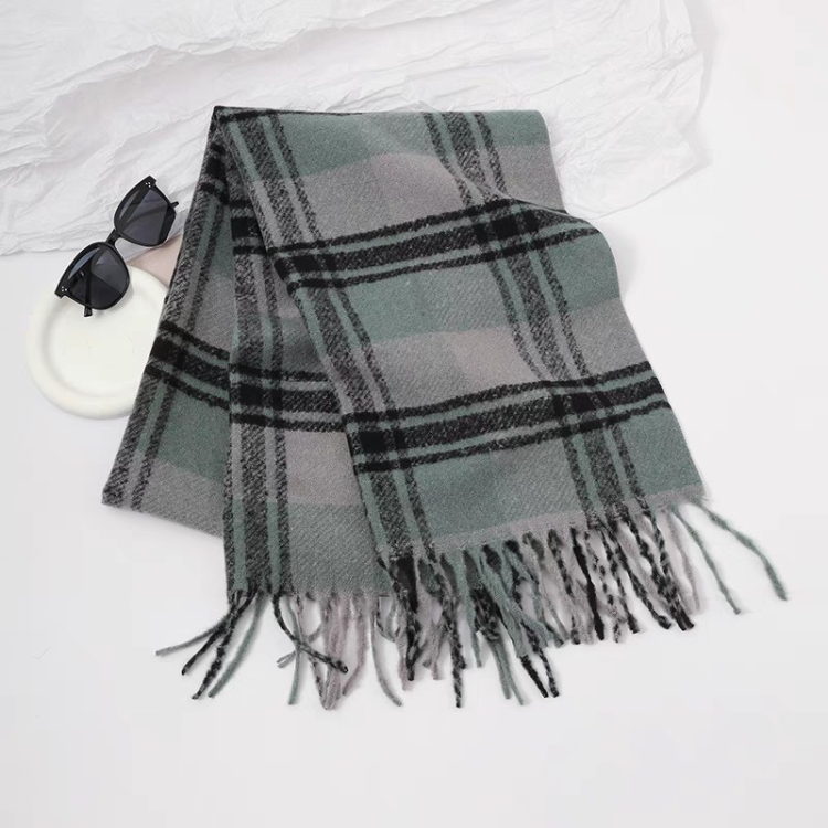 Wholesale of cross-border scarves in stock, e-commerce live streaming, supply chain, autumn rain and mist Application Scenario