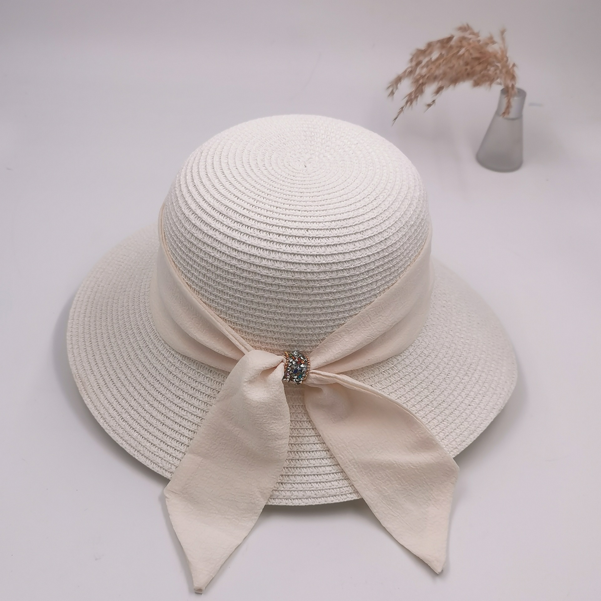 Wholesale of spring and summer outdoor wide-brimmed ribbon sun hats, pp silk hats, women's bow lamp hats and fisherman hats details Picture