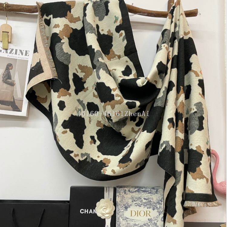 Wholesale of new cross-border export scarves with high-speed jacquard cow pattern, versatile for autumn and winter, available through e-commerce live streaming Application Scenario