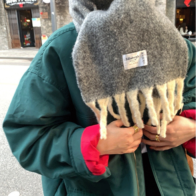 Wholesale of new vintage alpaca wool coarse beard scarves in stock for export, e-commerce live streaming supply chain Item Picture
