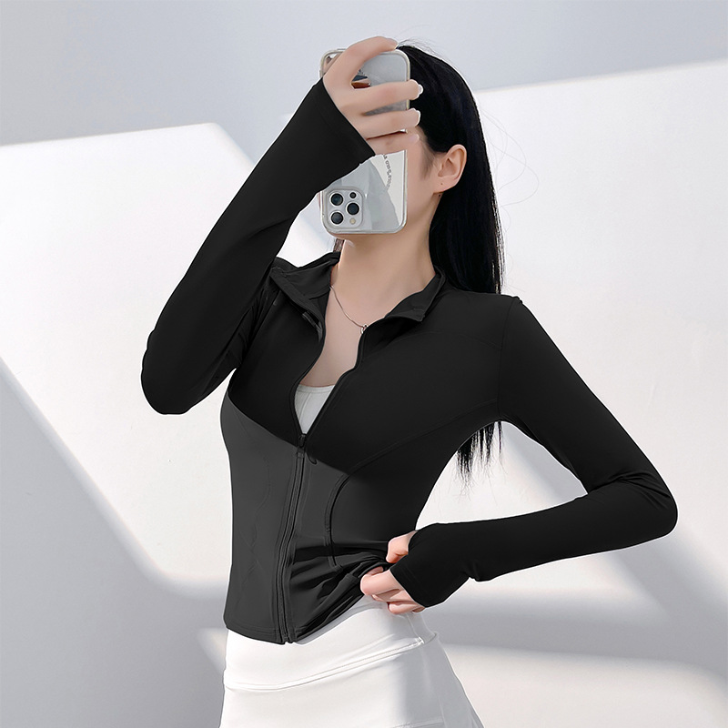 2025 New nude yoga wear jacket, high-quality running and fitness wear, fashionable and slimming sports top for women Application Scenario