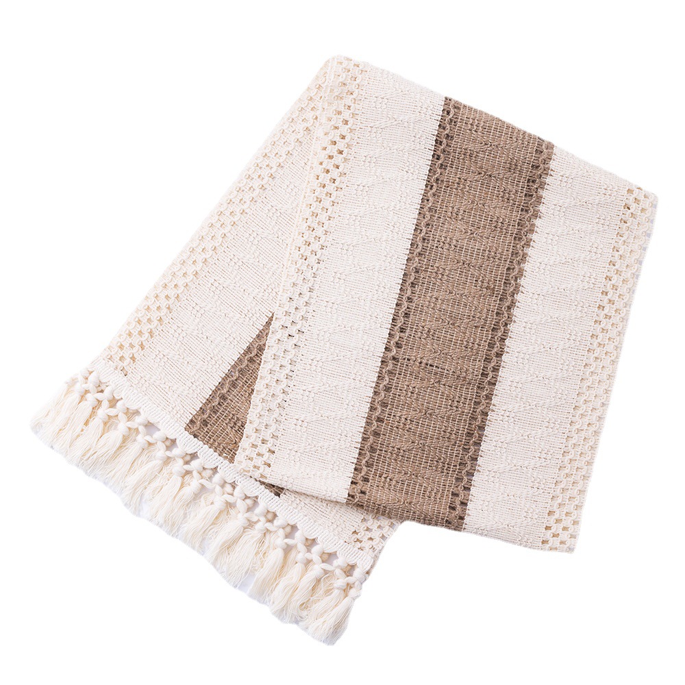 Yijia cotton and linen patchwork table flag, two-color woven long fringed tablecloth, table decoration fabric, festival wedding banquet cover fabric Application Scenario