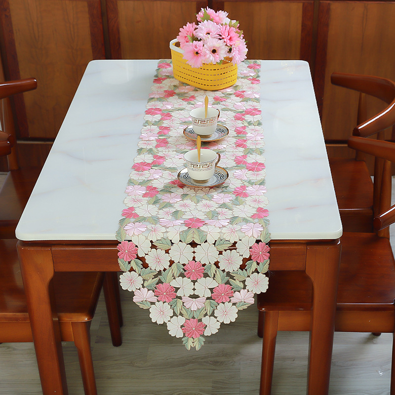北欧风绣花跨境桌旗布现代时尚创意简约轻奢美式长条餐桌旗电视柜盖巾茶几桌布桌旗