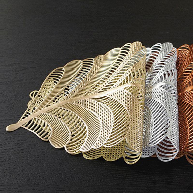 A fresh leaf foretells autumn, hollowed-out placemats in an INS style, modern, simple, fashionable, creative, elegant and high-end home decoration. PVC heat-insulating, anti-slip, washable table MATS, heat-insulating placemats details Picture