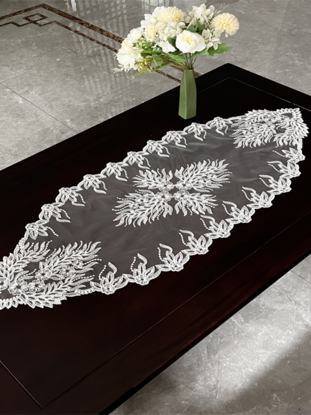 Clearance sale: Lace embroidered coffee tables, table MATS, five-drawer cabinets, cover cloths, long strips of cloth, American and European style table flags