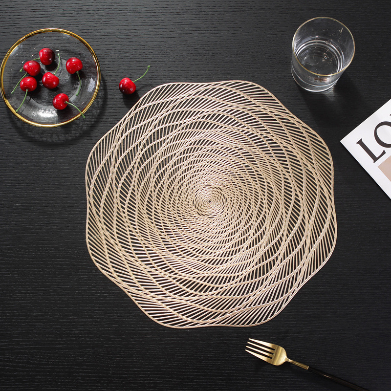 European-style rotating line flower-shaped hollowed-out placemats, European-style light luxury PVC heat insulation, anti-slip, washable, oil-resistant, heat-resistant and wear-resistant table MATS, Western placemats Item Picture
