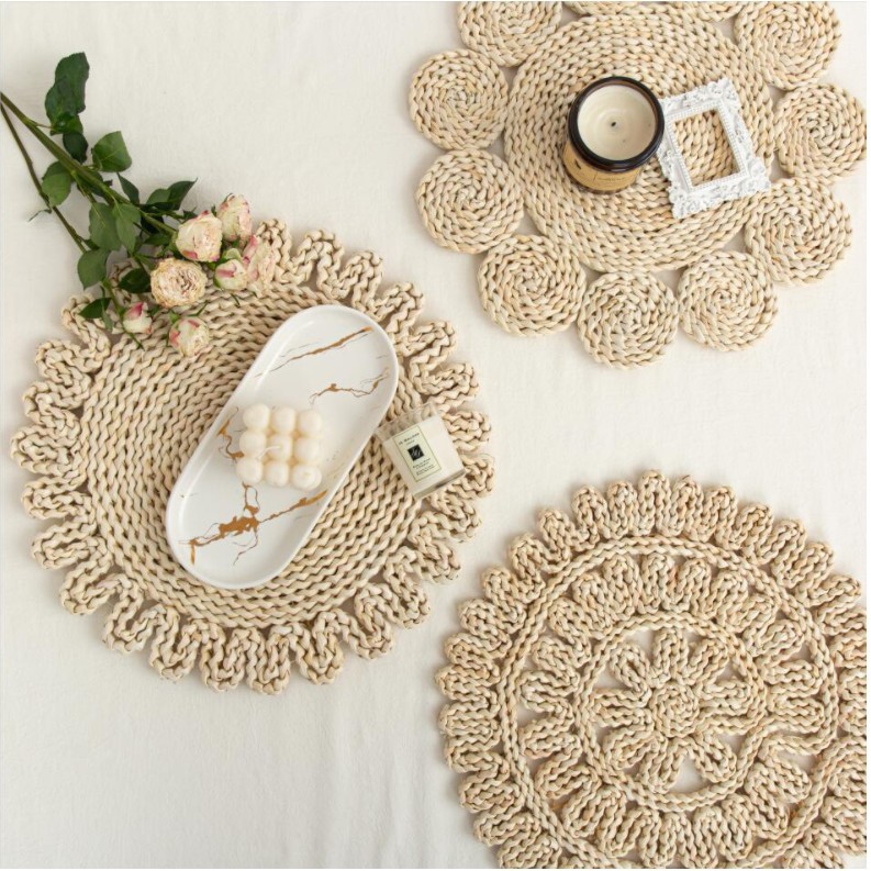 Yijia Japanese natural corn husk patterned straw woven placemats, thickened heat-insulating tea MATS, table MATS, heat-resistant clay pot and plate MATS, placemats and woven coasters details Picture