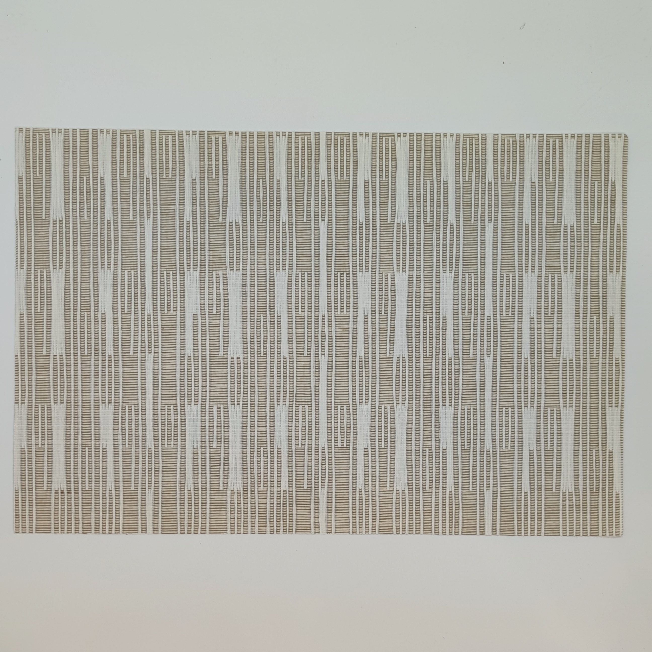 Yijia eco-friendly paper woven home drawer MATS, placemats, simple European-style hotel tableware MATS, home dining table plate MATS, waterproof, anti-slip, heat-resistant, oil-resistant and wear-resistant Application Scenario