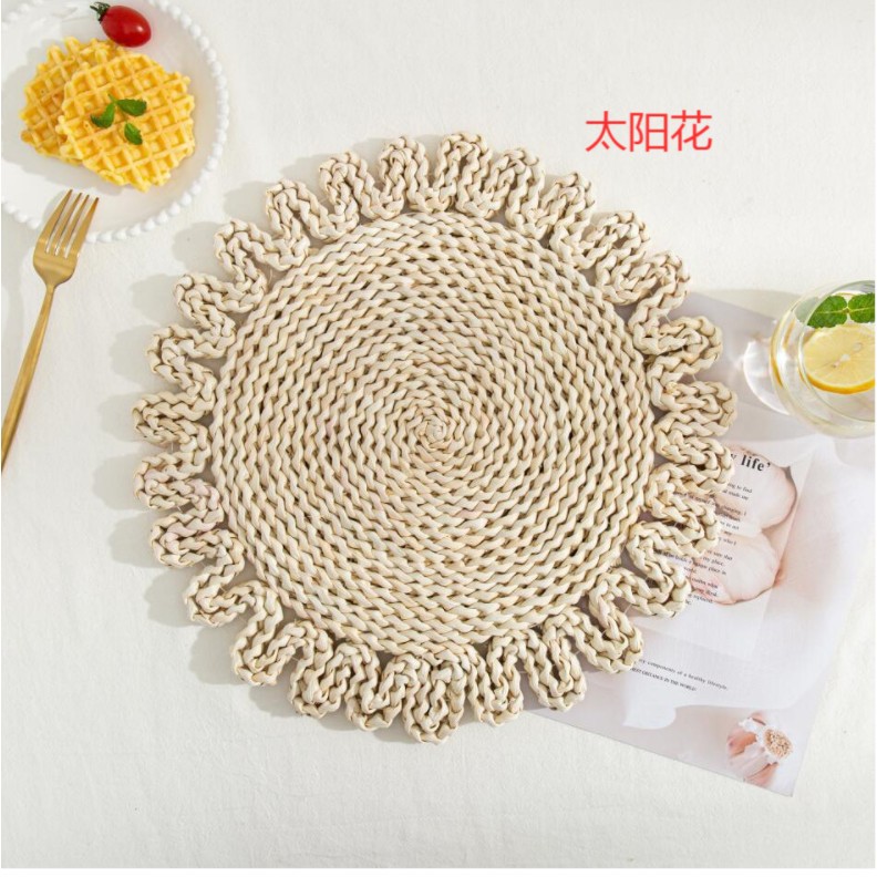 Yijia Japanese natural corn husk patterned straw woven placemats, thickened heat-insulating tea MATS, table MATS, heat-resistant clay pot and plate MATS, placemats and woven coasters Specification image