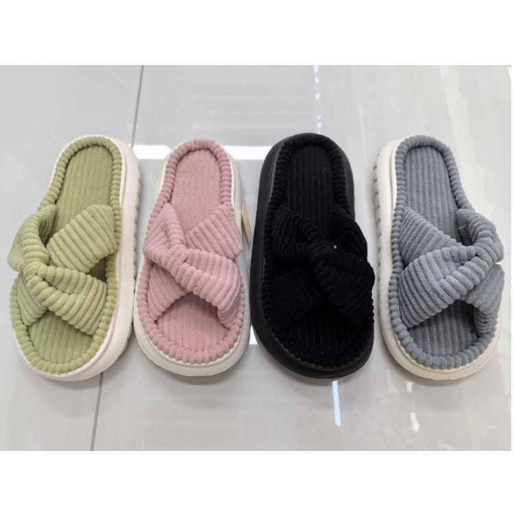 Fashionable open-mouthed thick-soled woolen slippers for indoor comfort and anti-slip in autumn and winter. Wholesale of woolen slippers for export full figure