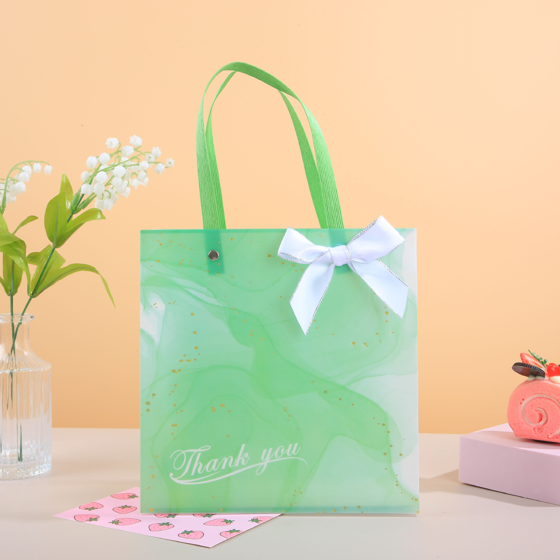 节日手提袋礼品袋蛋糕学生伴手礼磨砂鲜花手提袋化妆品蝴蝶结PP袋详情3