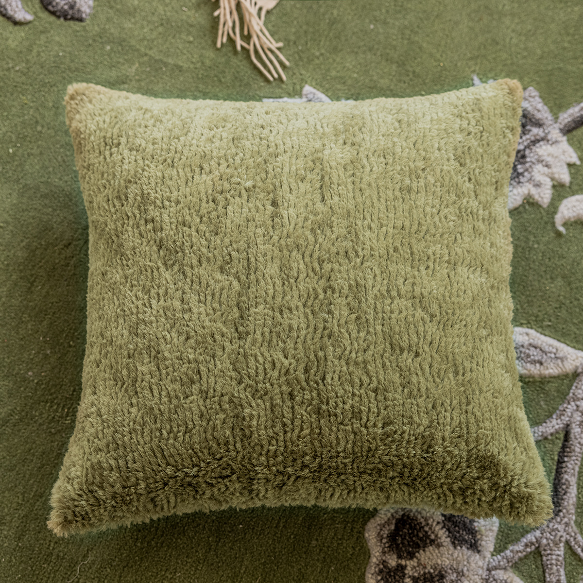 Wholesale of cross-border home plush bed pillows, cushions, tatami bay window cushions, embroidered living room sofas and pillowcases Application Scenario