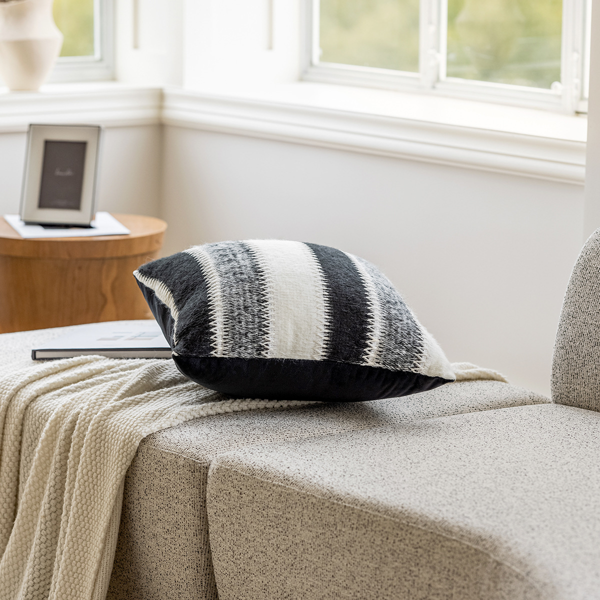 轻奢客厅抱枕套批发羊毛针织靠枕现代简约样板间酒店床头靠垫靠包