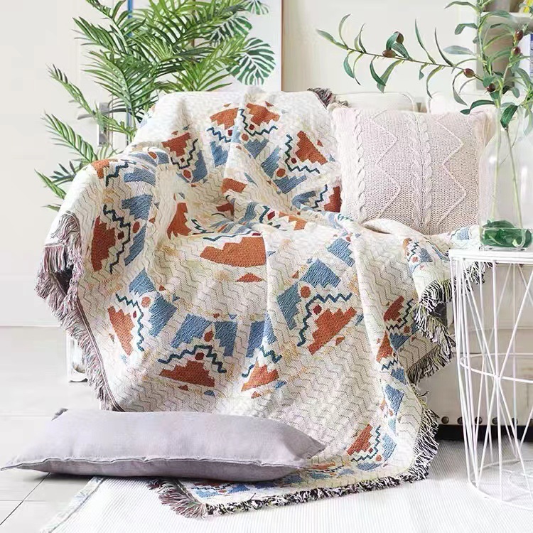 The American-style flower-and-bird sofa cover is thick and smooth details Picture