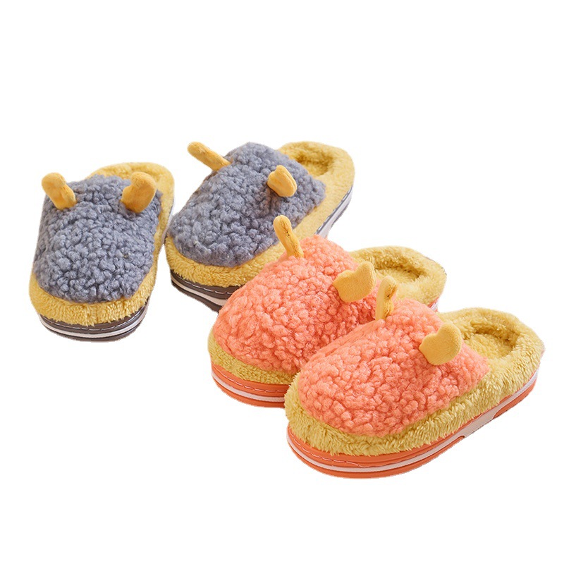 Wholesale of children's cotton slippers, cartoon antlers, fashionable cotton slippers for boys and girls, cute indoor warm and durable plush slippers Application Scenario