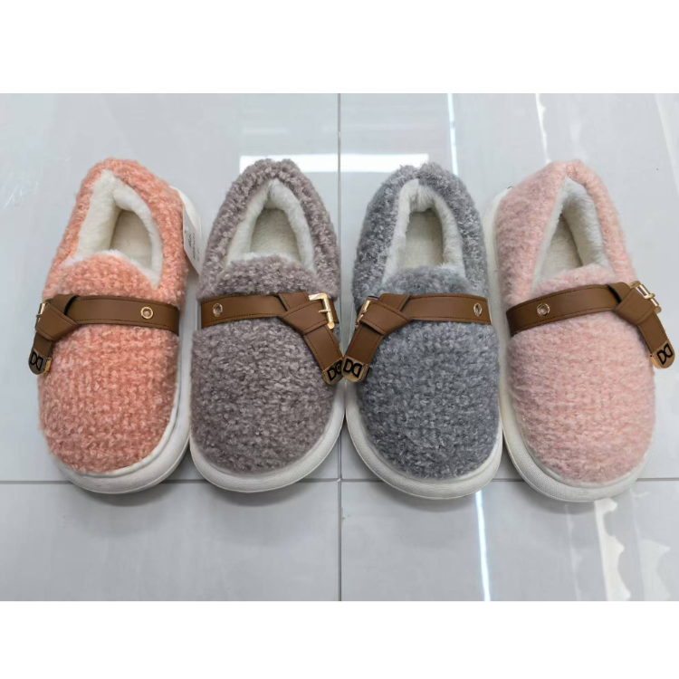2025 New autumn and winter style cotton slippers, woolen women's shoes with added fleece and thickened texture, warm and comfortable, essential wholesale for winter full figure