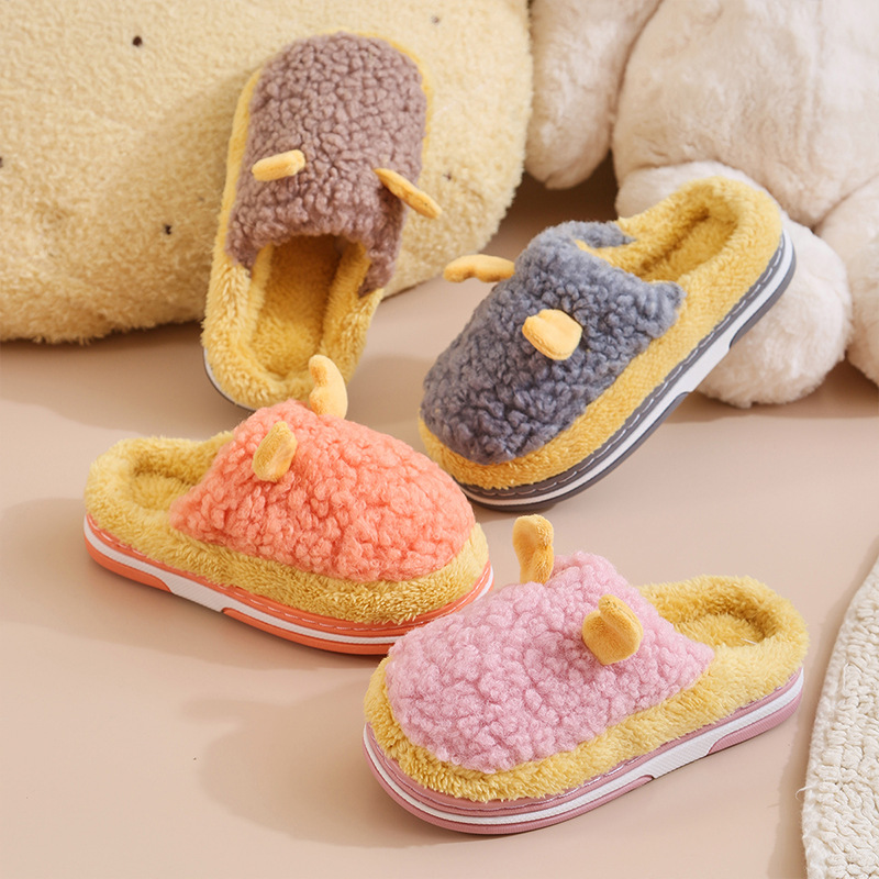 Wholesale of children's cotton slippers, cartoon antlers, fashionable cotton slippers for boys and girls, cute indoor warm and durable plush slippers details Picture