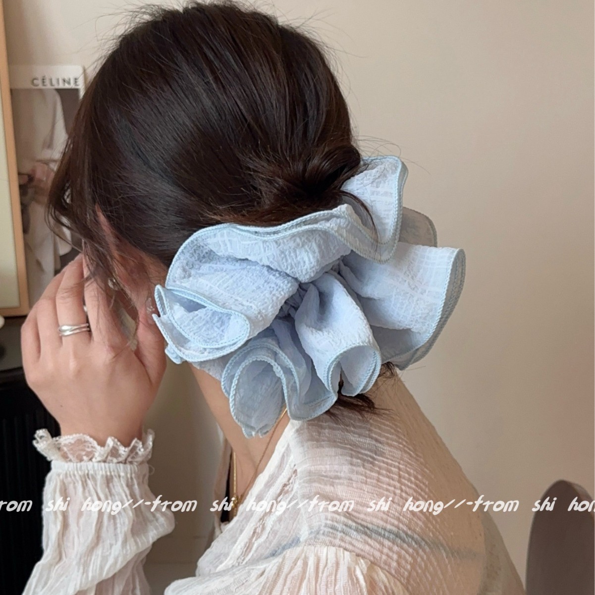 Early spring, lazy, multi-layered pleated, black ear-edge, large intestine hair band, atmosphere, checkered texture, hair flower, hair accessory, elegant hair tie details Picture