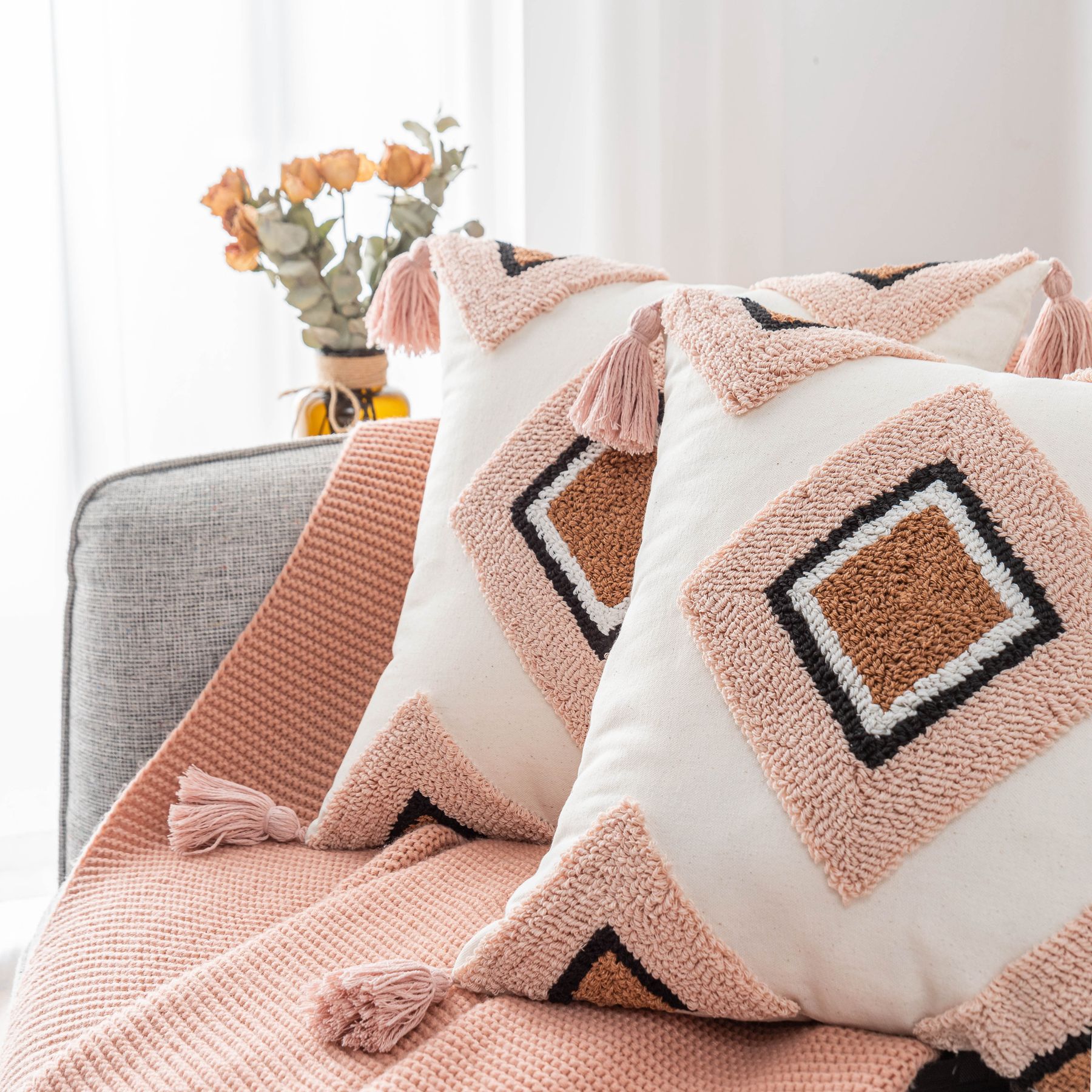 European and American square throw pillows, boho Bohemian embroidered circle fleece bedside cushions, sofa pillow decorations for the living room of a homestay details Picture